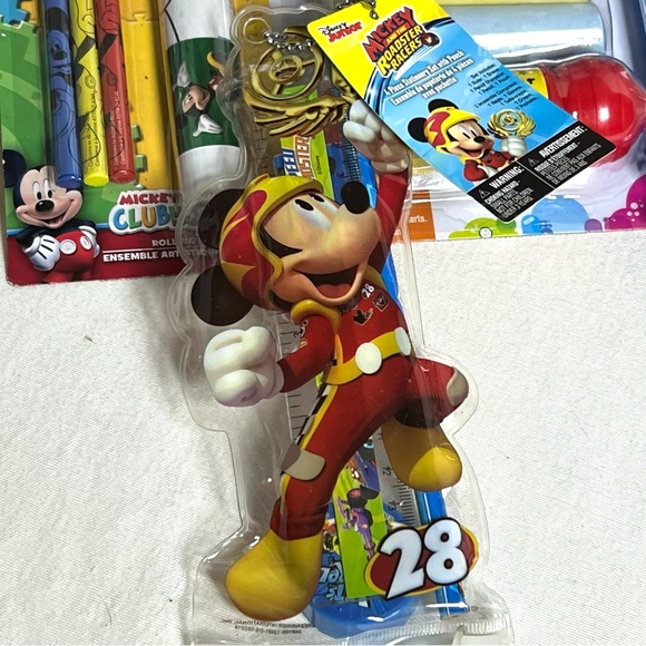 MICKEY MOUSE ARTS & CRAFTS GIFT SET - Picture 12 of 14